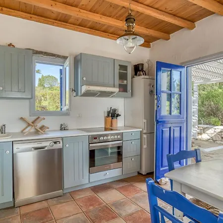 Foinikas House - Quiet Area With Beach Access Hébergement de vacances *