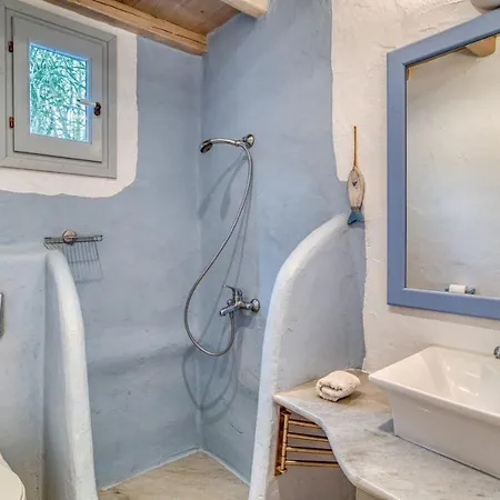 Foinikas House - Quiet Area With Beach Access Hébergement de vacances *