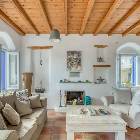 House Feinikas - Quiet Area With Access *