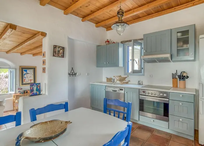 Foinikas House - Quiet Area With Access Driósz