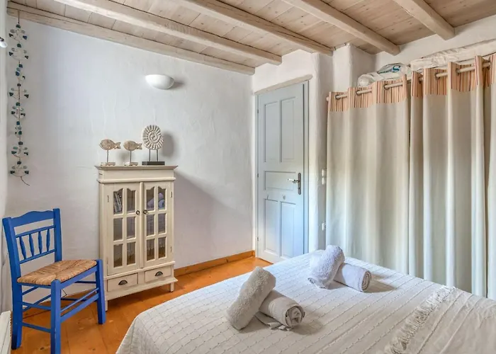 Foinikas House - Quiet Area With Access *